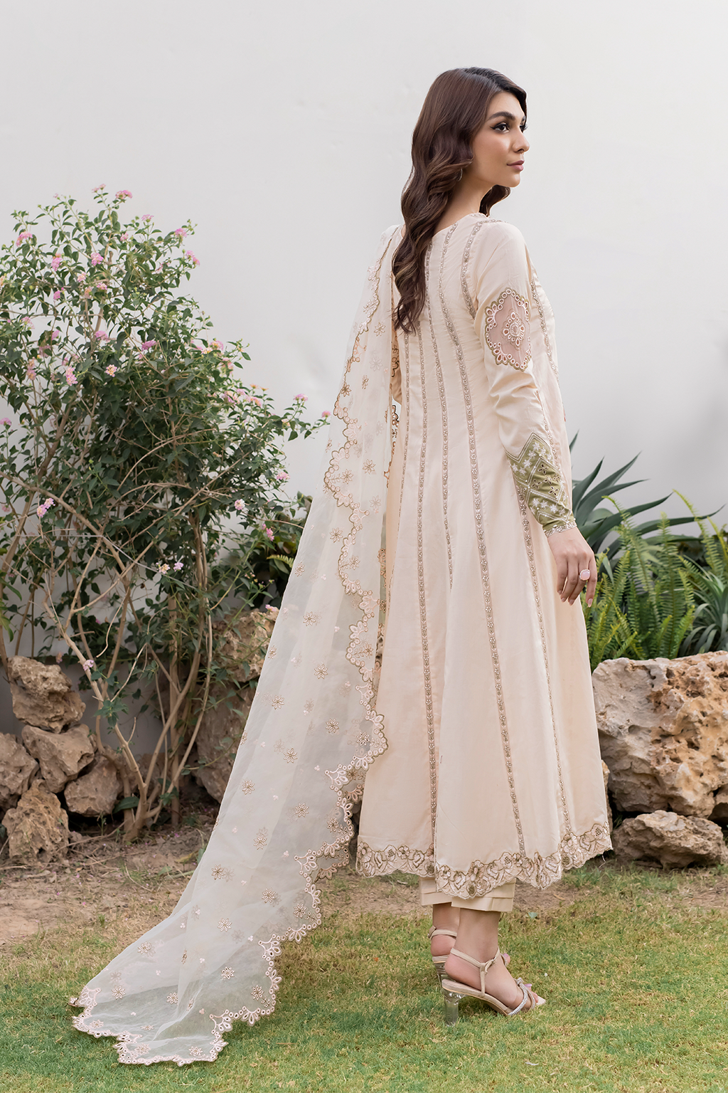 IP-189 Embroidered Lawn - Iznik