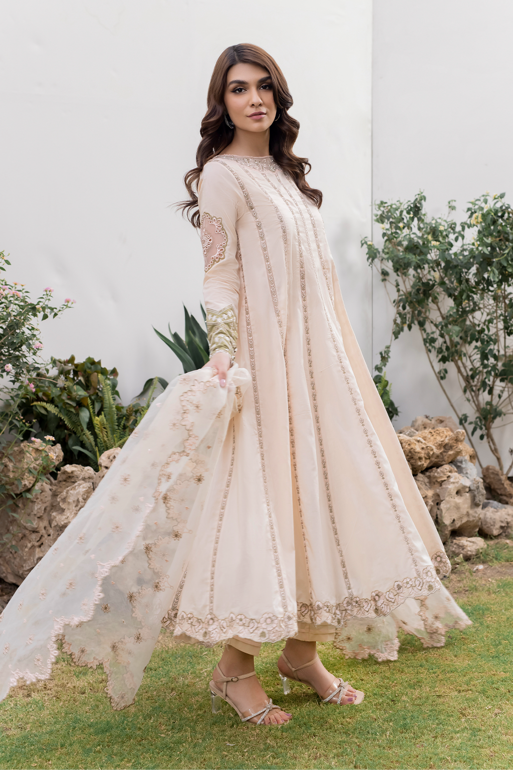 IP-189 Embroidered Lawn - Iznik