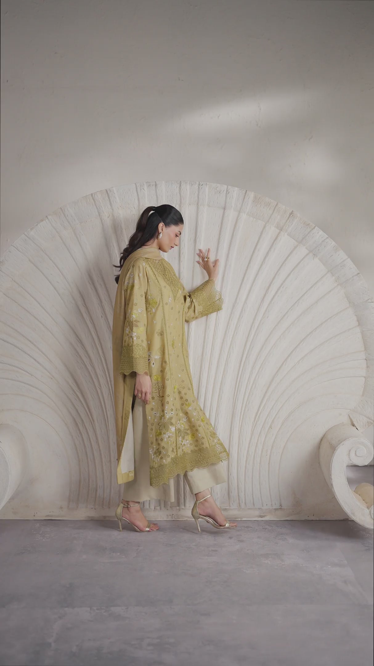 IBE-09 Embroidered Lawn