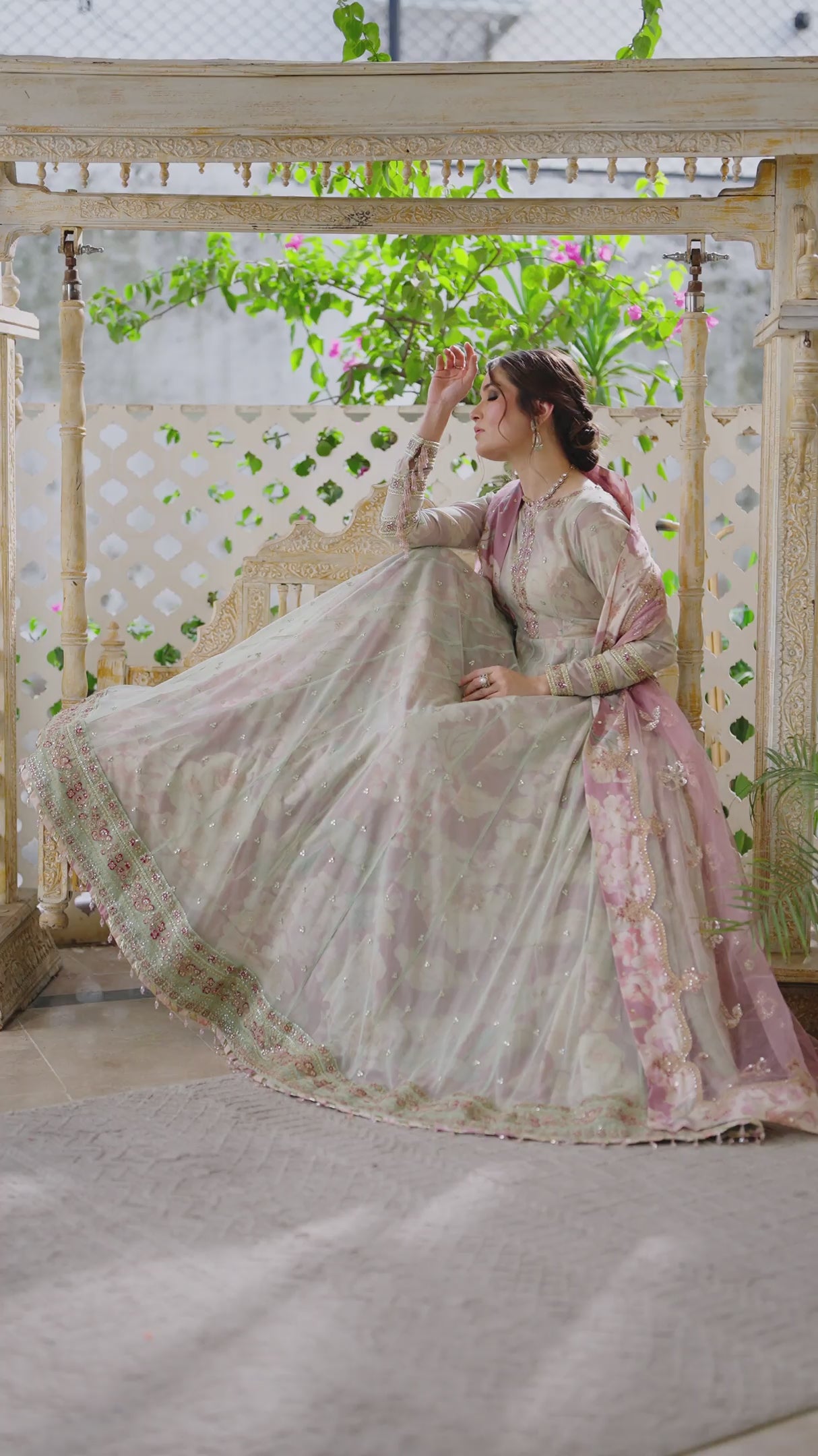 UE-542  Printed Formals