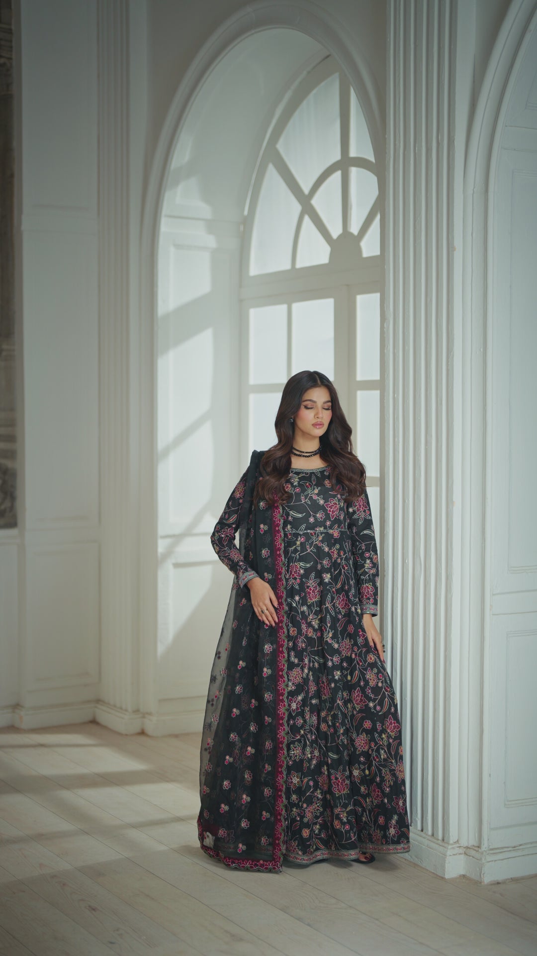 UE-204 Embroidered Lawn