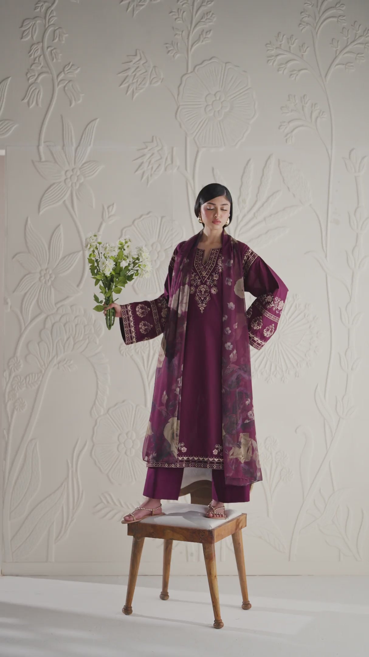 UE-691 Embroidered Lawn