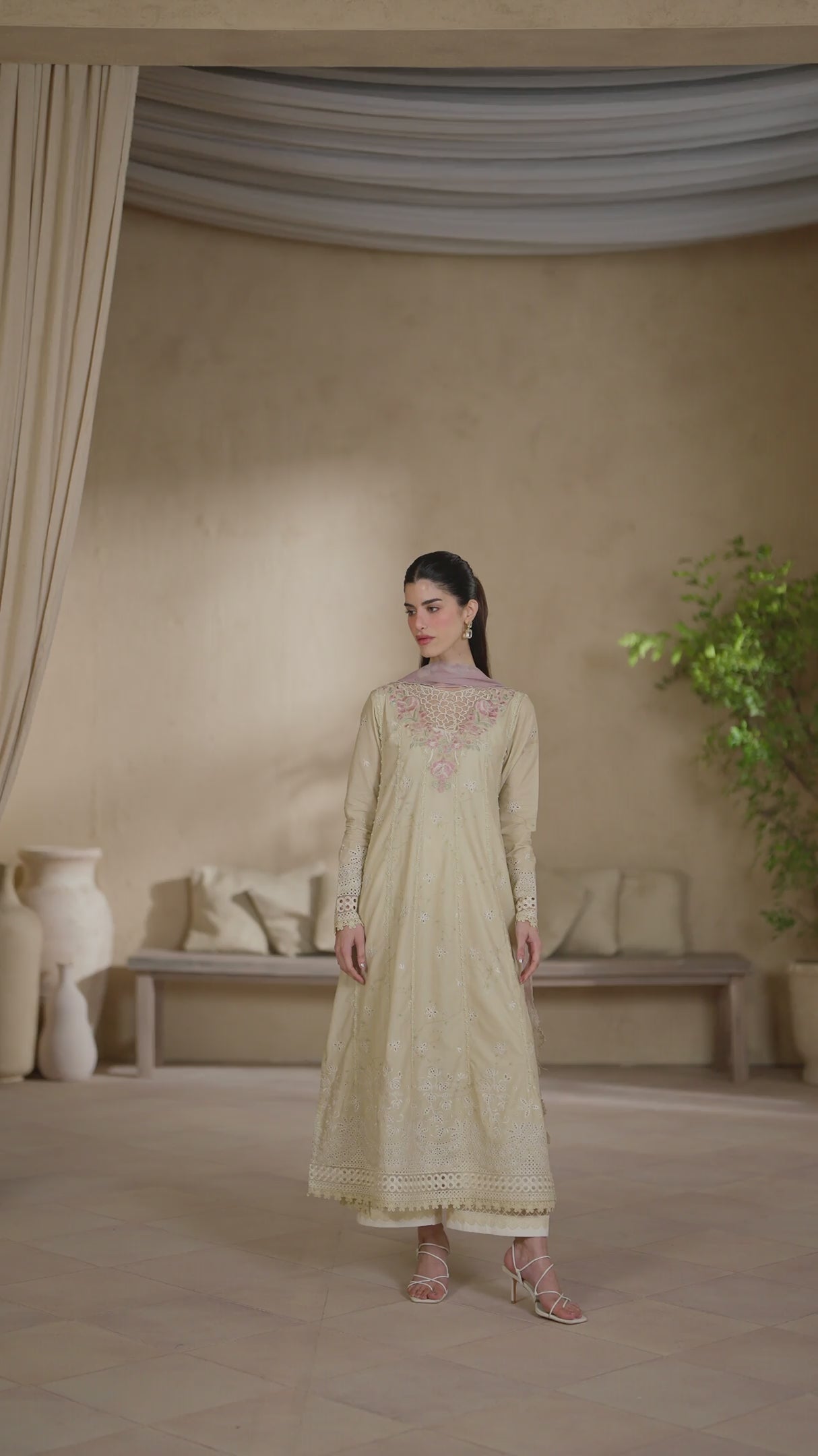 EL-10 Embroidered Lawn